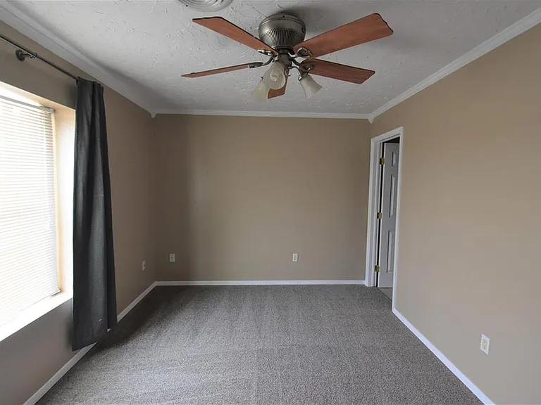 1389 Lindberg Ave — Photo 6