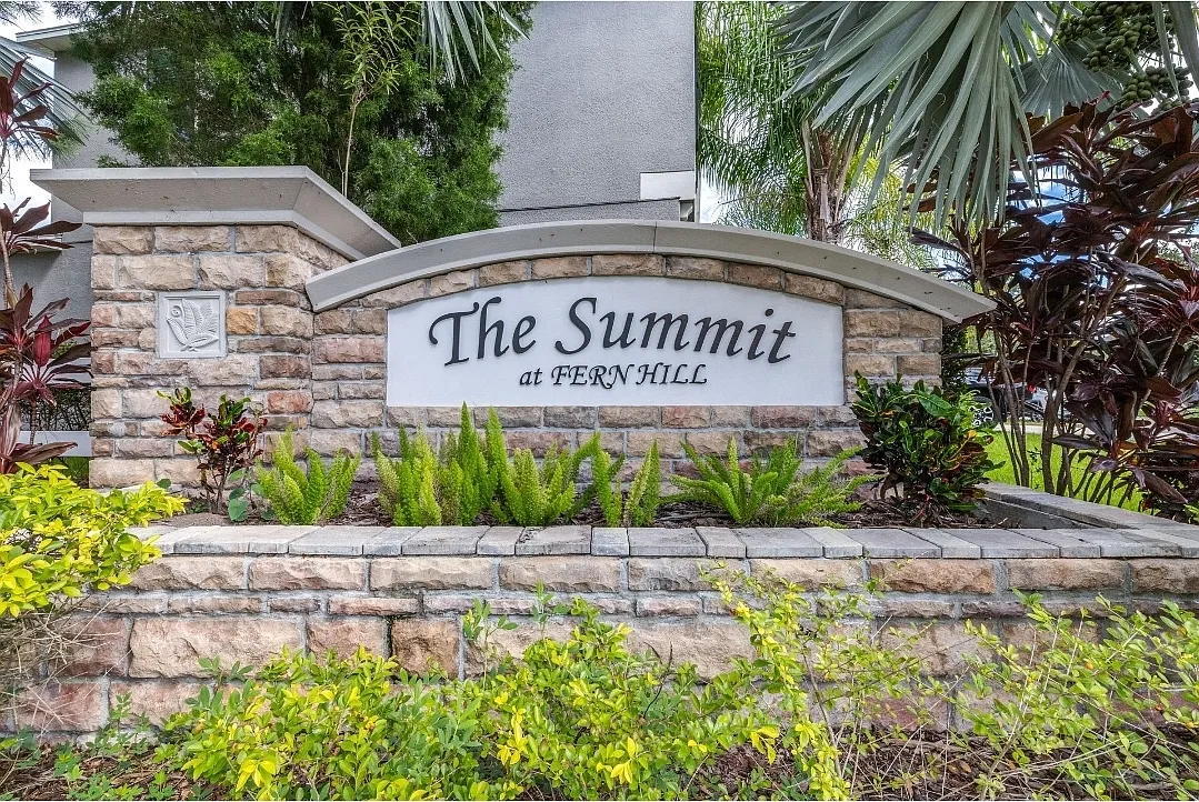 3 bed, 1270 sqft, $2,195 — Photo 1