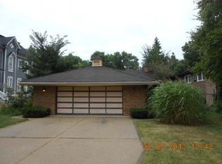 92 Riverside Rd, Riverside, IL 60546