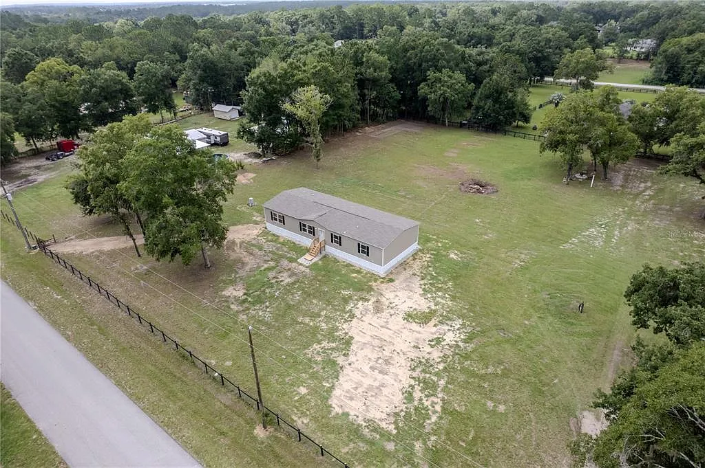 4 bed, 2.0 bath, 1850 sqft, $2,200 — Photo 3