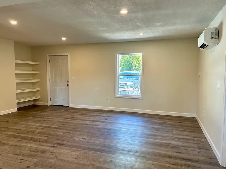 110 Redbud Ln — Photo 9