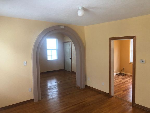 2nd image of 803 Bacon St #2
