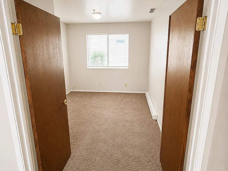 747 W 4th Ave — Photo 13