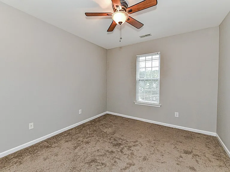 17201 Commons Crossing Dr — Photo 7