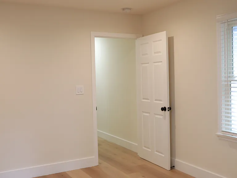 22131 Leadwell St — Photo 31