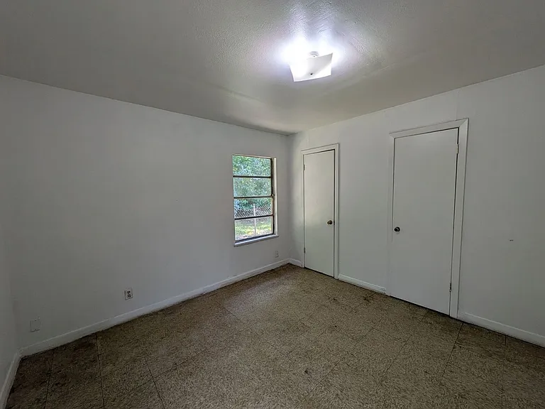 980-982 Oakland Street — Photo 5