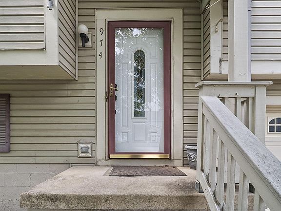 4th image of 974 Esther Dr