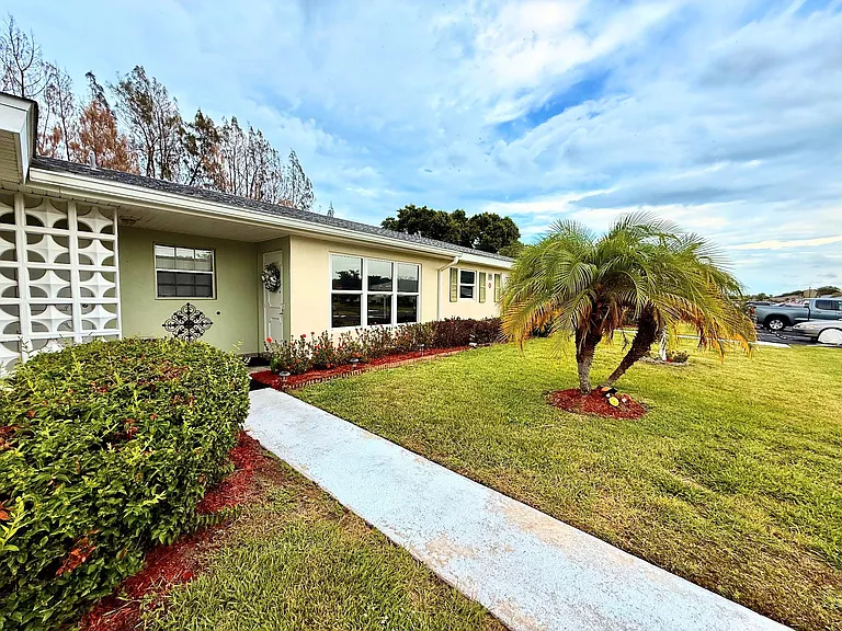 916 Savannas Point Dr #B — Photo 2