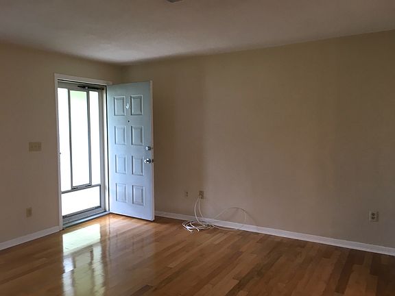 4th image of 2585 Blackwood Cir