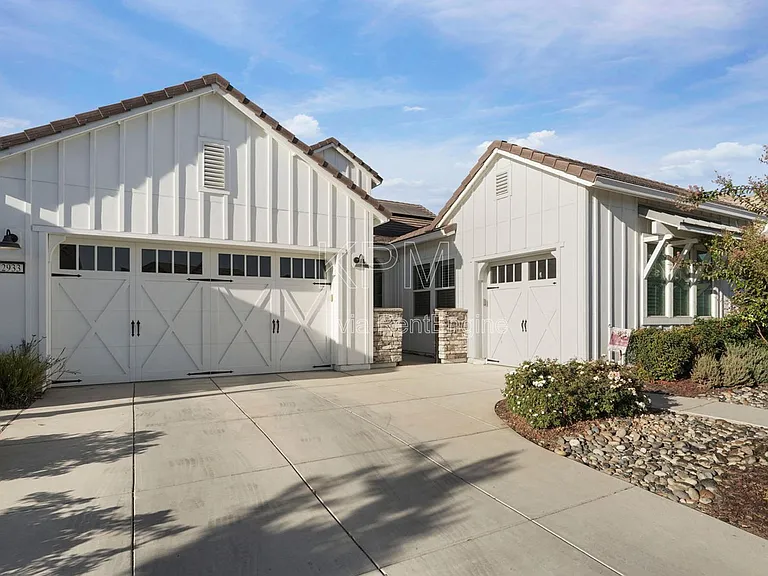 2933 Valencia St — Photo 2