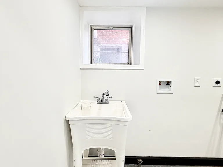 2525 W Lafayette Ave — Photo 24