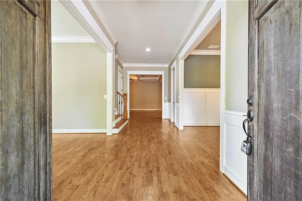 4 bed, 3.5 bath, 3326 sqft, $3,500 — Photo 3