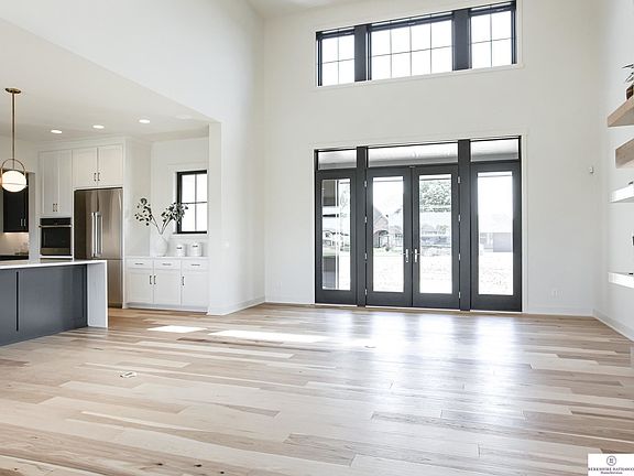 3rd image of 20 Ashbury Hls