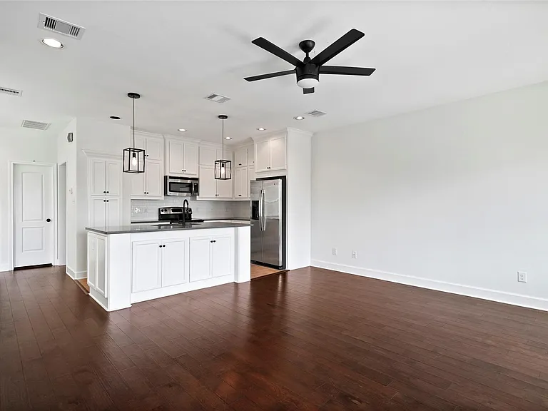 5408 Jonathan Ln — Photo 5