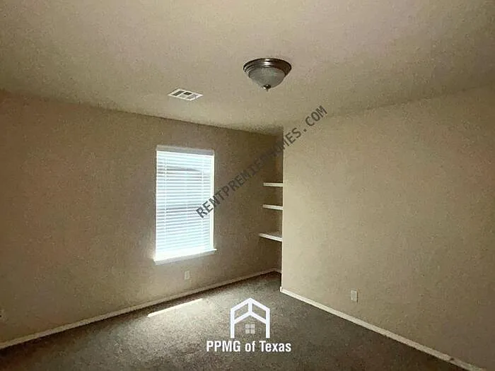 14753 S Lakewood Ave — Photo 2