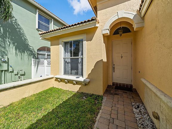 5th image of 1211 W Magnolia Cir