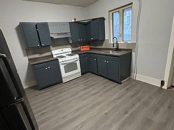 4th image of 2728 W Oakdale St