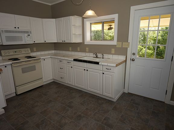 5th image of 8237 Main St