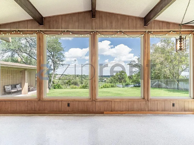 6501 Mesa Dr — Photo 2