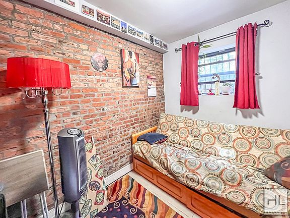 5th image of 398 Hancock St APT 1