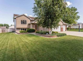 7012 S Crane Ave, Sioux Falls, SD 57108