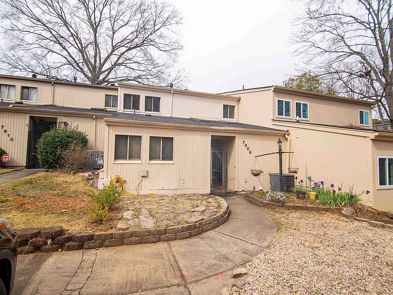7908 Horse Chestnut Ln #7908 — Photo 38