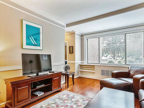 3rd image of 1121 Arlington Blvd APT 141