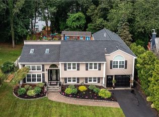 11 Lakecrest Cir, Warwick, RI 02889