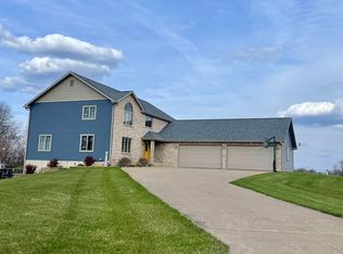 709 Branden Hills Dr, Clinton, IA