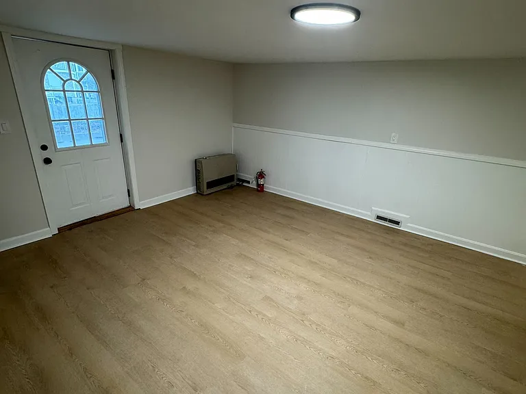 106 Railroad Ave #6 — Photo 4