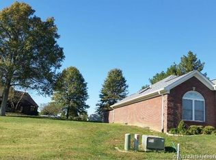 3138 Arbor Ridge Ln, New Albany, IN 47150