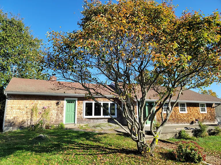 85 Conomo Point Rd — Photo 2