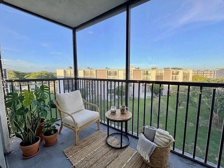 8750 N Sherman Cir #505 — Photo 25