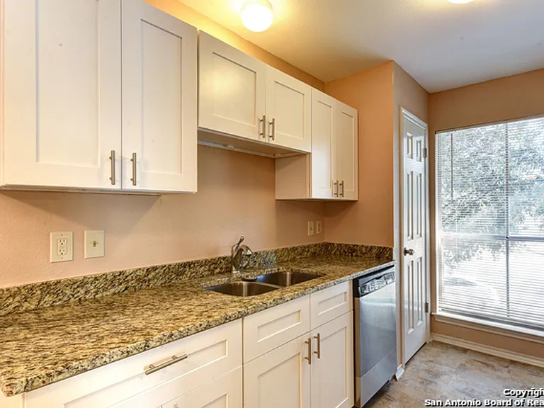 1431 Loma Alto #4 — Photo 9