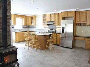 7 Knollview Dr, Pawling, NY 12564