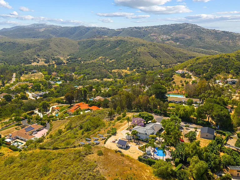 20063 Elfin Forest Ln — Photo 40