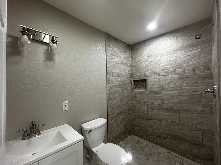 8426 Glen Ct — Photo 28