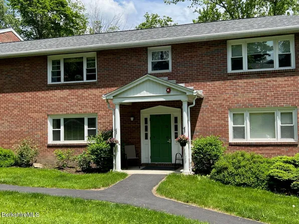 5 Morgan Mnr APT 9, Lenox, MA 01240