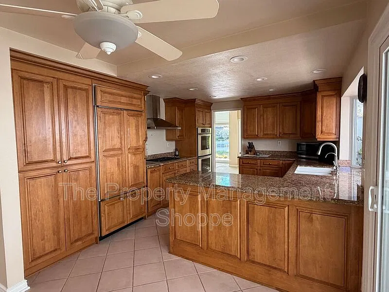 2 bed, 2.0 bath, 1948 sqft, $5,500 — Photo 3