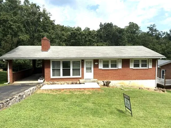 607 Heatherton Dr, Covington, VA 24426