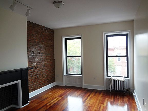3rd image of 739 Lincoln Pl APT 3