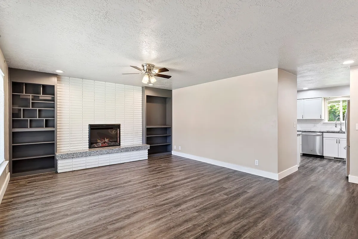 Building Photo - 1334 Henderson Dr
