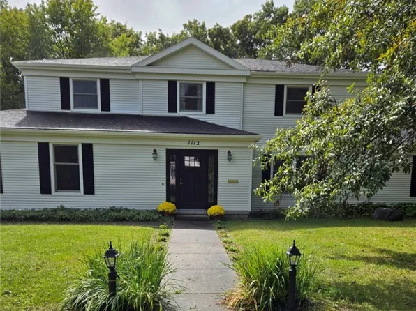 1112 Williamsburg Dr, Charleston, IL 61920