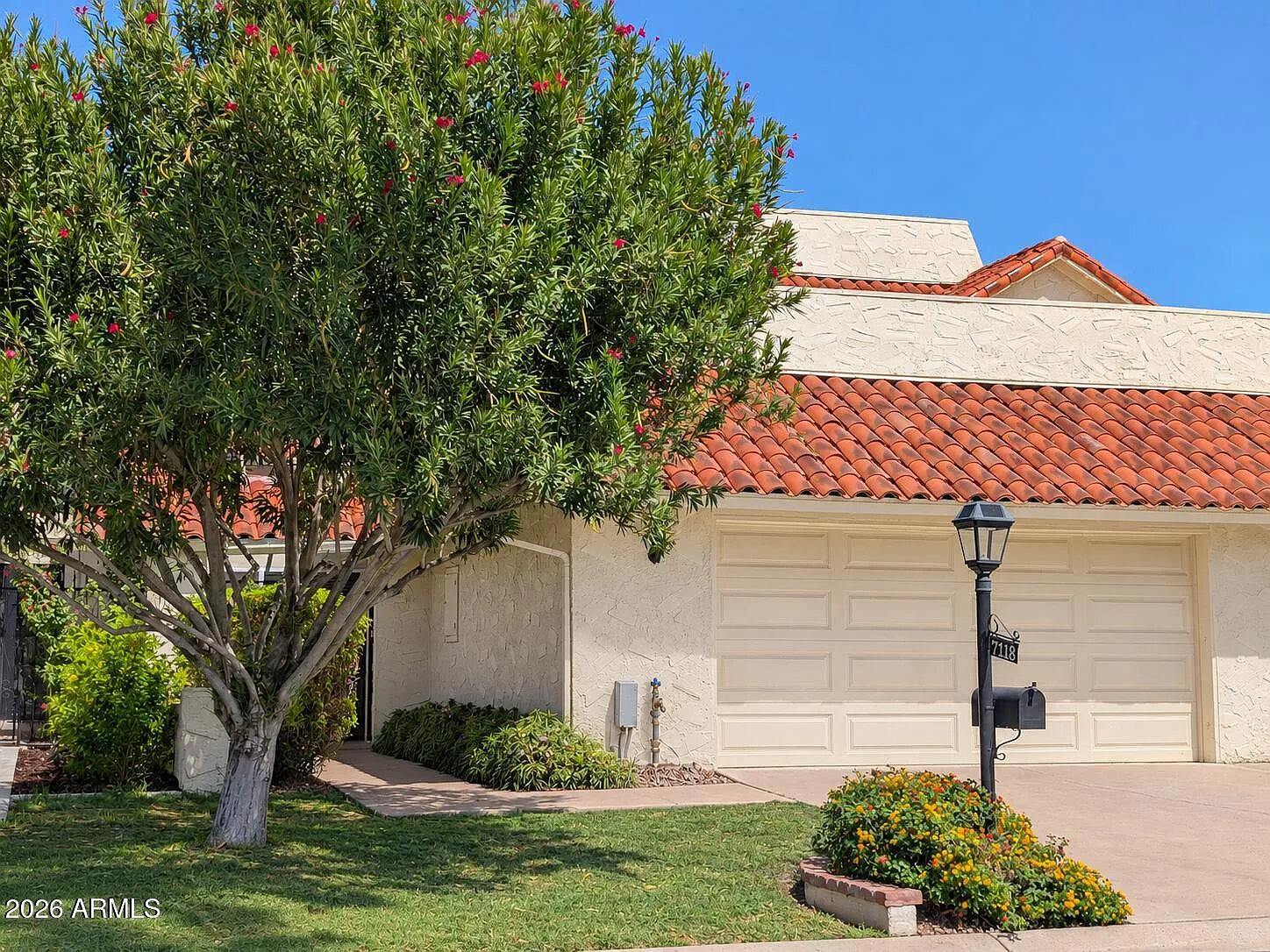 3 bed, 2.0 bath, 1870 sqft, $3,950 — Photo 2