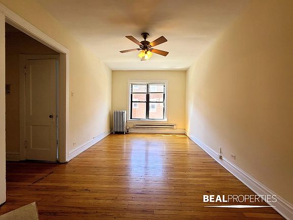 2nd image of 949 W Cornelia Ave APT 2B