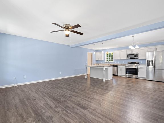 4th image of 230 Ridge Dr