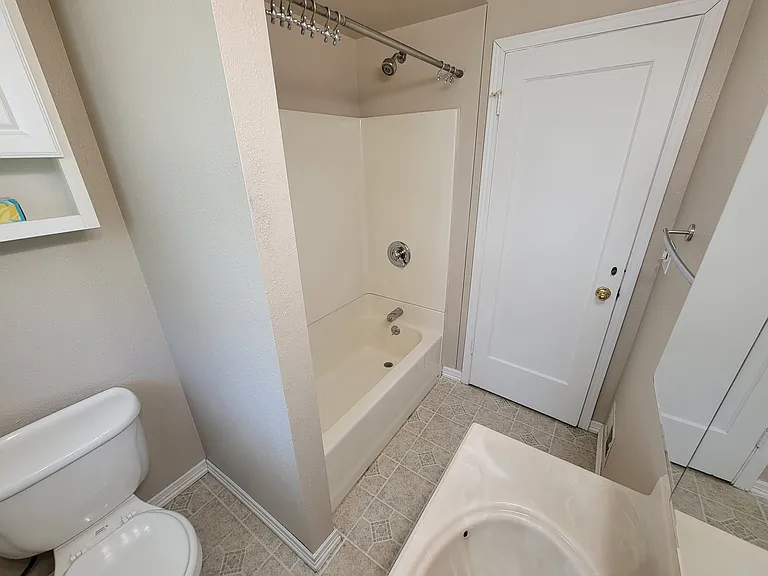6525 N Boston Ave — Photo 10