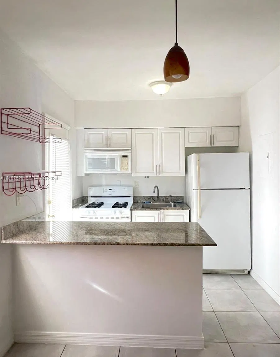 1 bed, 1.0 bath, 609 sqft, $1,900 — Photo 2