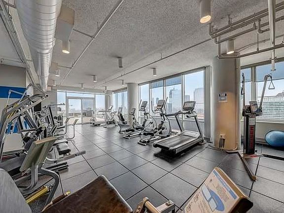 2nd image of 737 W Washington Blvd APT 1504