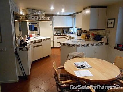 Kitchen
						:
						Kitchen has state of the art induction cooktop.